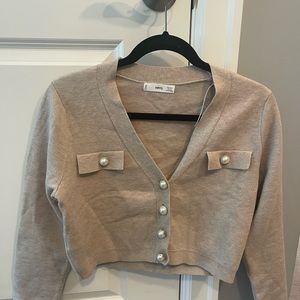 Cream color crop V neck sweater